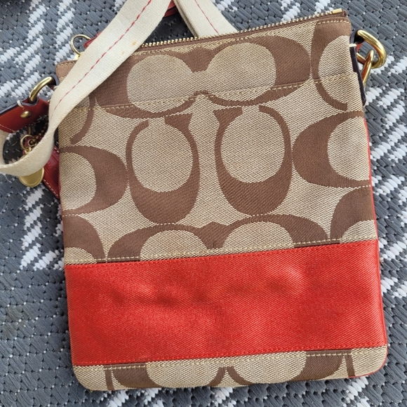 Vintage Coach Signature C Canvas crossbody purse - Picture 2 of 7